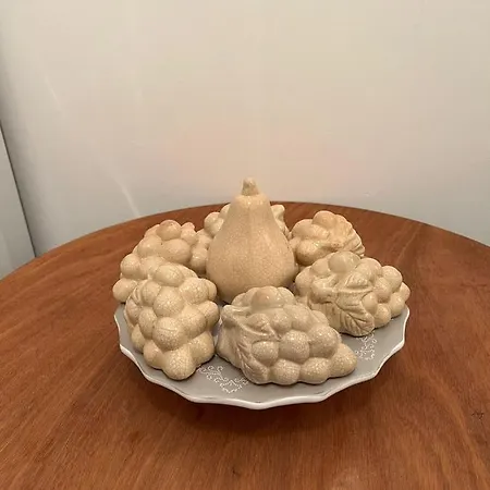 Artemis 1 Bdr Down Town Apartment