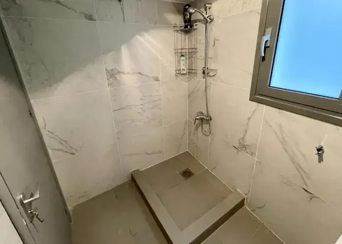 Artemis 1 Bdr Down Town Nikósie