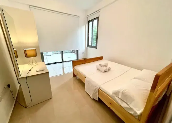 Artemis 1 Bdr Down Town Apartment *