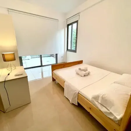 Artemis 1 Bdr Down Town Apartament *